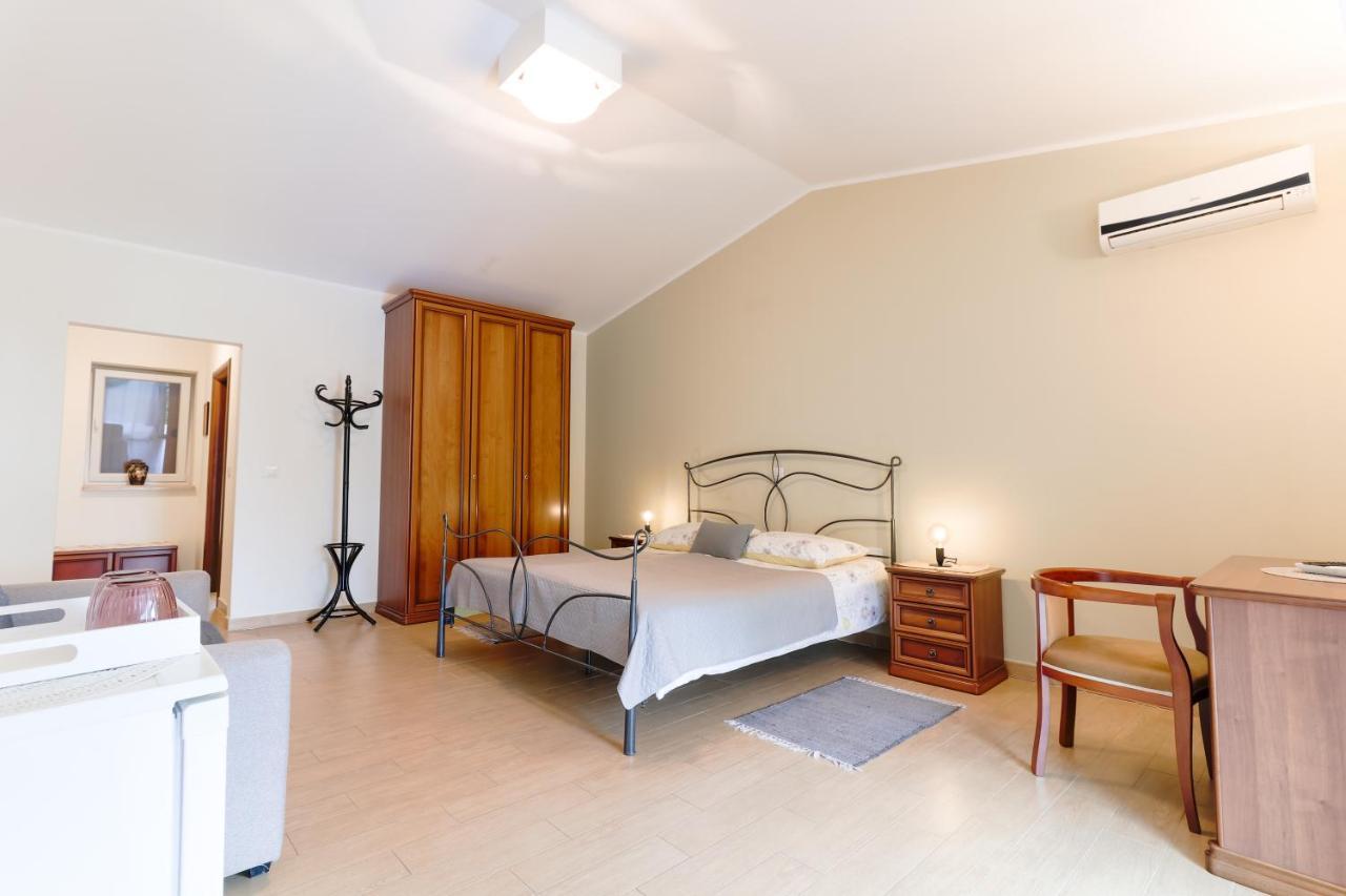 Bed & Breakfast Kastel Žbandaj Εξωτερικό φωτογραφία